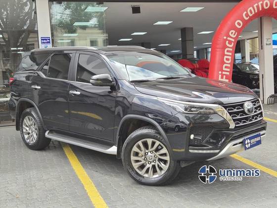 TOYOTA HILUX SW4 2.8 D-4D TURBO DIESEL SRX 7L 4X4 AUTOMÁTICO